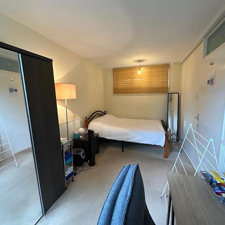 לונדון Cozy Room In Shared Home Near Canary Wharf מראה חיצוני תמונה