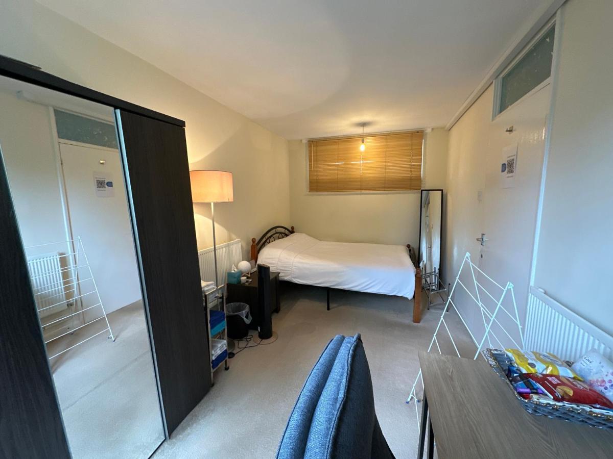 לונדון Cozy Room In Shared Home Near Canary Wharf מראה חיצוני תמונה
